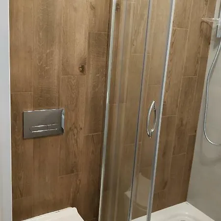 Lukas Guest * 크라쿠프